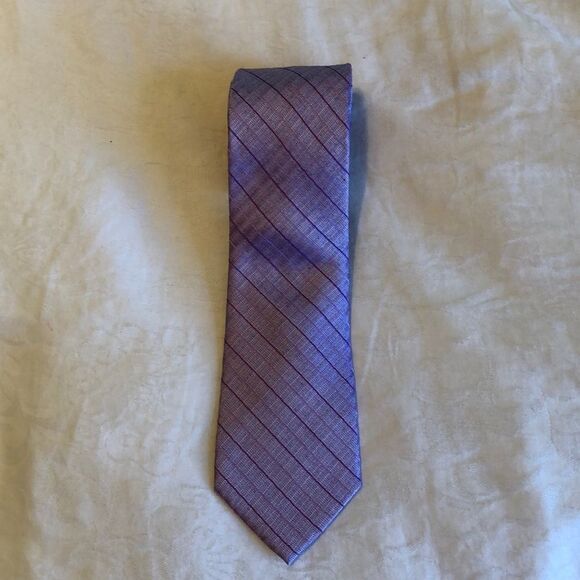 Calvin Klein silk Blend tie. Gently Used - Picture 1 of 4